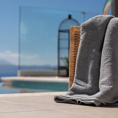 Brand New High-end Astro Vila